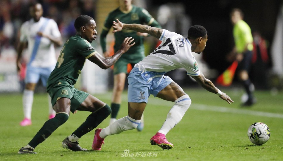 逐步缩小与 逐步缩小与